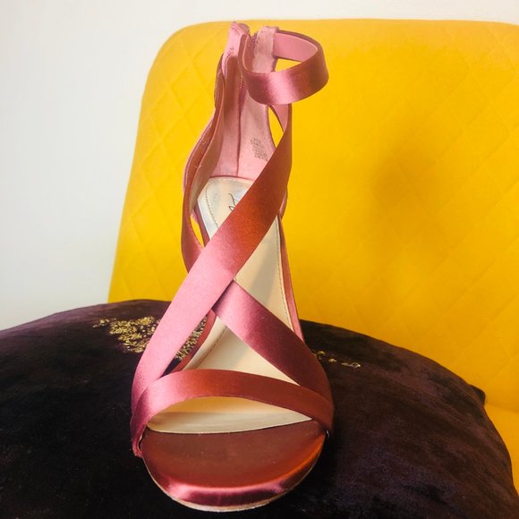 Vince Camuto Devin Sandal size 8.5 Mint NWOT - Picture 9 of 14